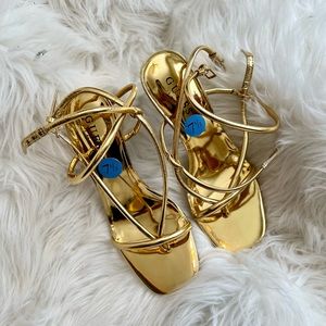 NWT GUESS HIGH HEELS SIZE 7.5